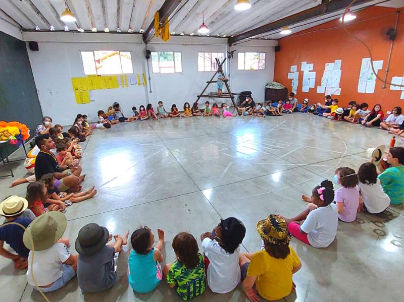 Crianças aprendendo Carimbó